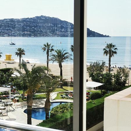 Spacieux Appartement Rose Front Mer Et Piscine Roses Esterno foto