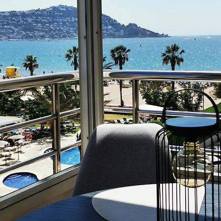 Spacieux Appartement Rose Front Mer Et Piscine Roses Esterno foto