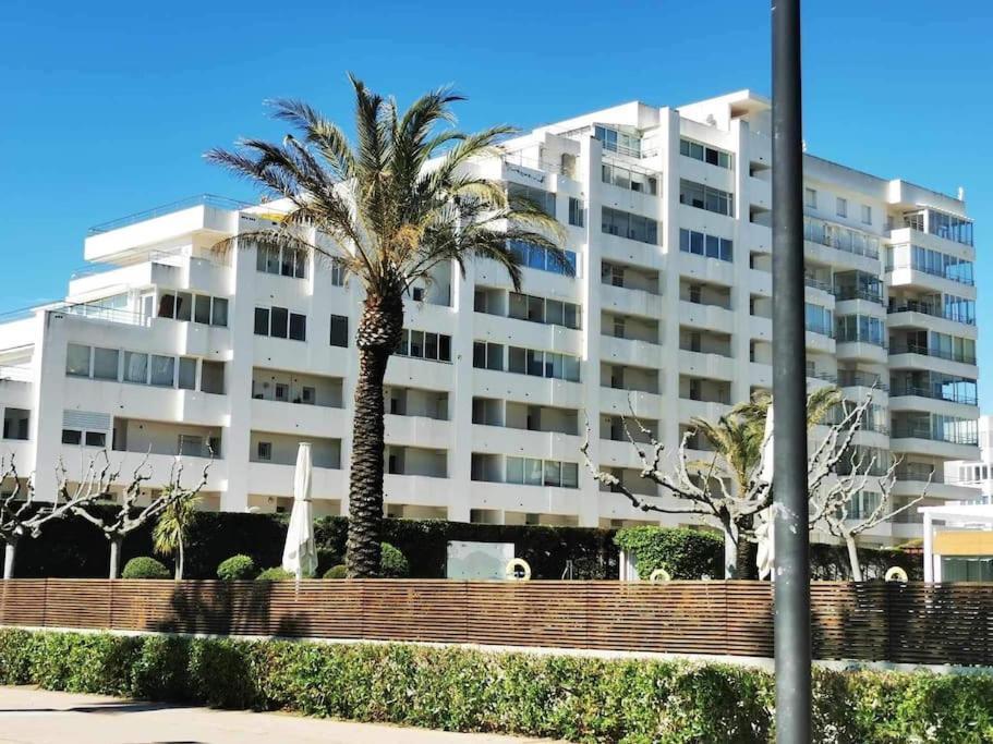 Spacieux Appartement Rose Front Mer Et Piscine Roses Esterno foto