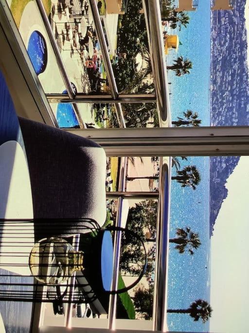 Spacieux Appartement Rose Front Mer Et Piscine Roses Esterno foto