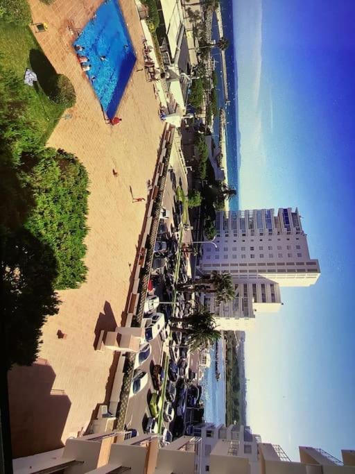 Spacieux Appartement Rose Front Mer Et Piscine Roses Esterno foto