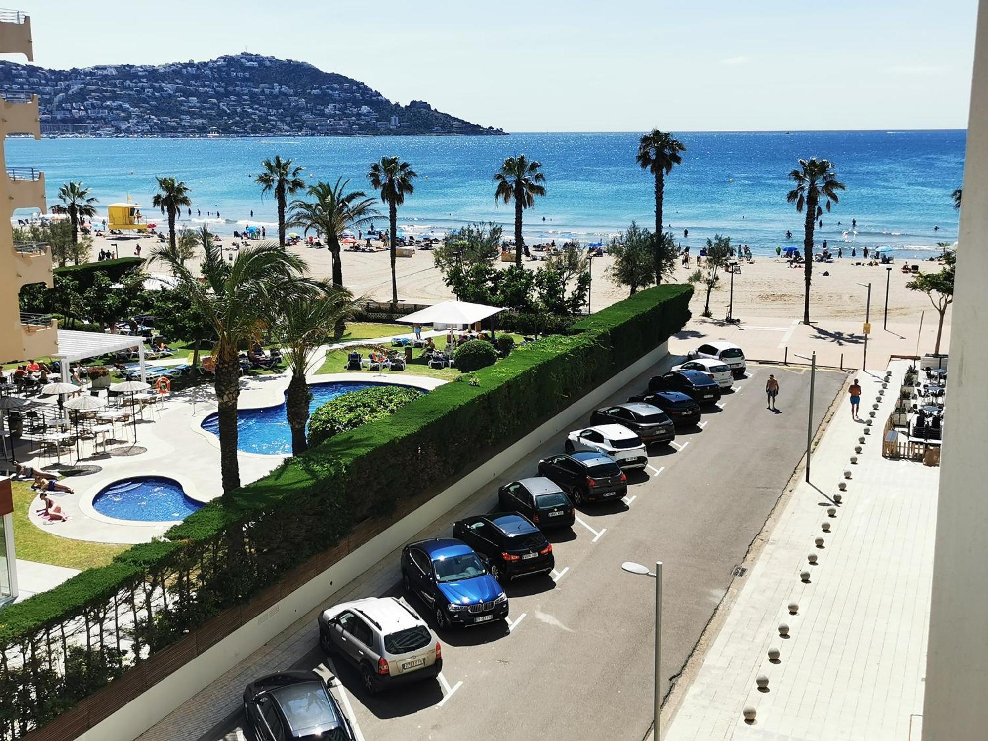 Spacieux Appartement Rose Front Mer Et Piscine Roses Esterno foto