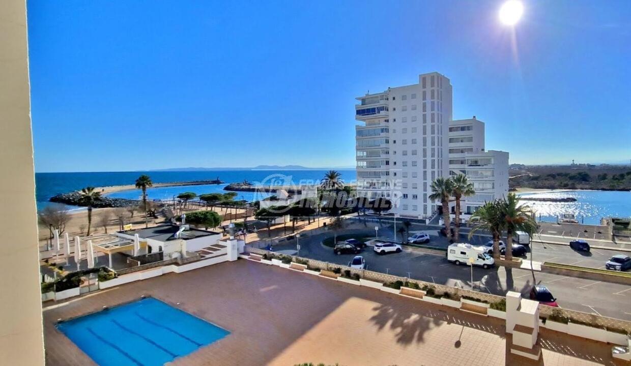 Spacieux Appartement Rose Front Mer Et Piscine Roses Esterno foto
